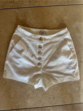 Petite Studio White High-Waist Button-Front Shorts
